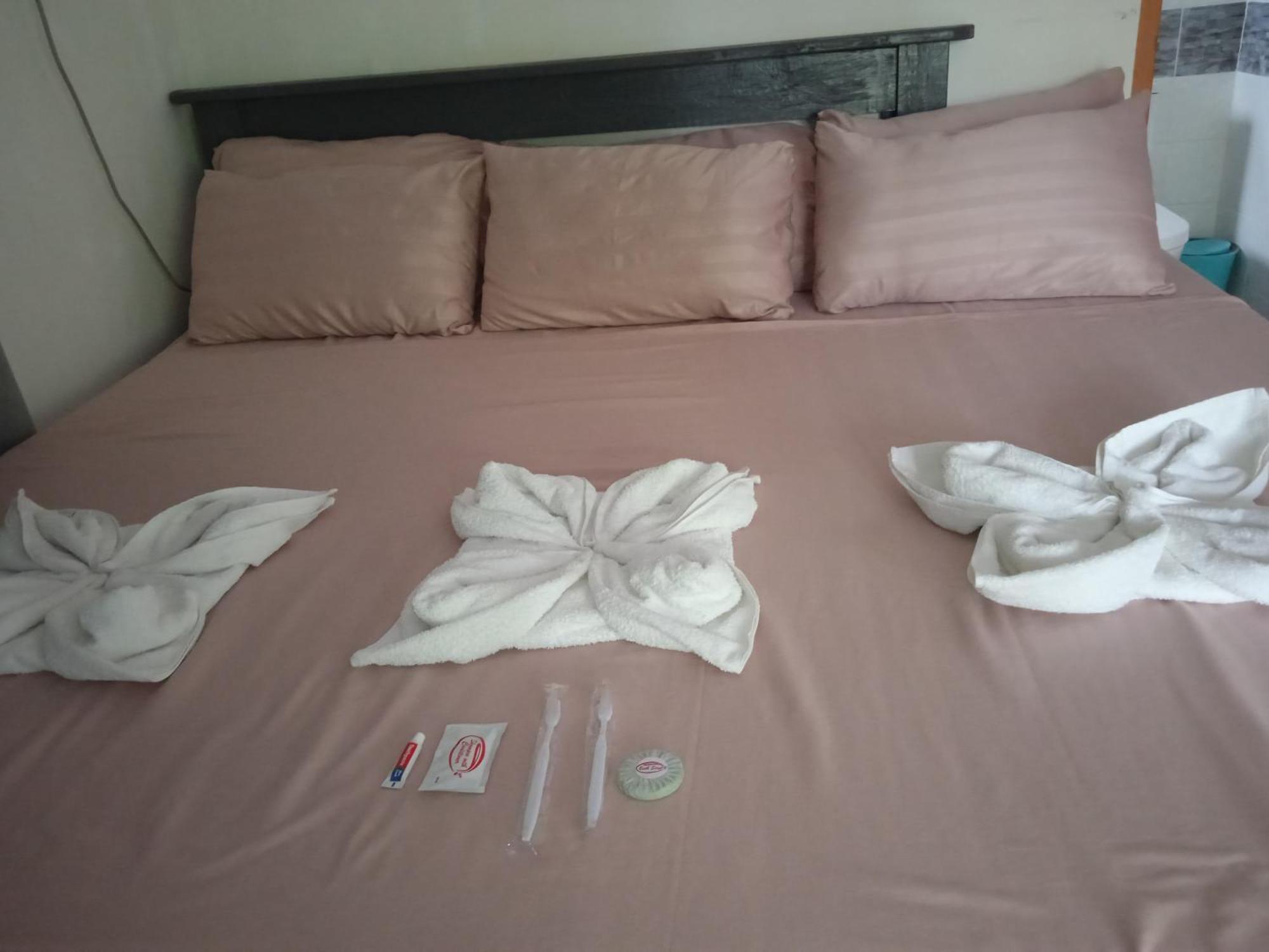 Sarah'S Garden Bnb & Spa Bed and Breakfast Clarin  Exterior foto