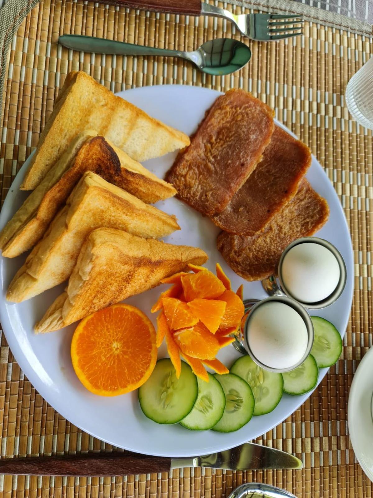 Sarah'S Garden Bnb & Spa Bed and Breakfast Clarin  Exterior foto