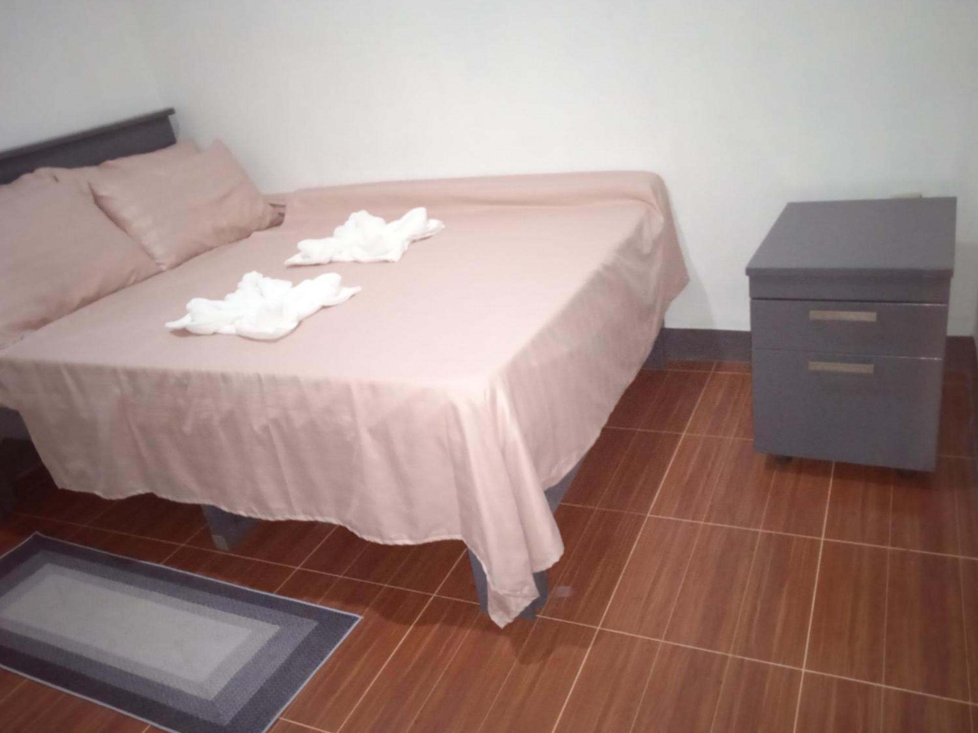 Sarah'S Garden Bnb & Spa Bed and Breakfast Clarin  Exterior foto